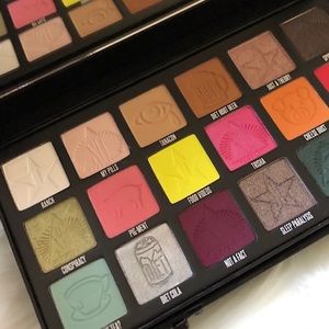 CONSPIRACY AND MINI CONTROVERSY EYESHADOW PAL…